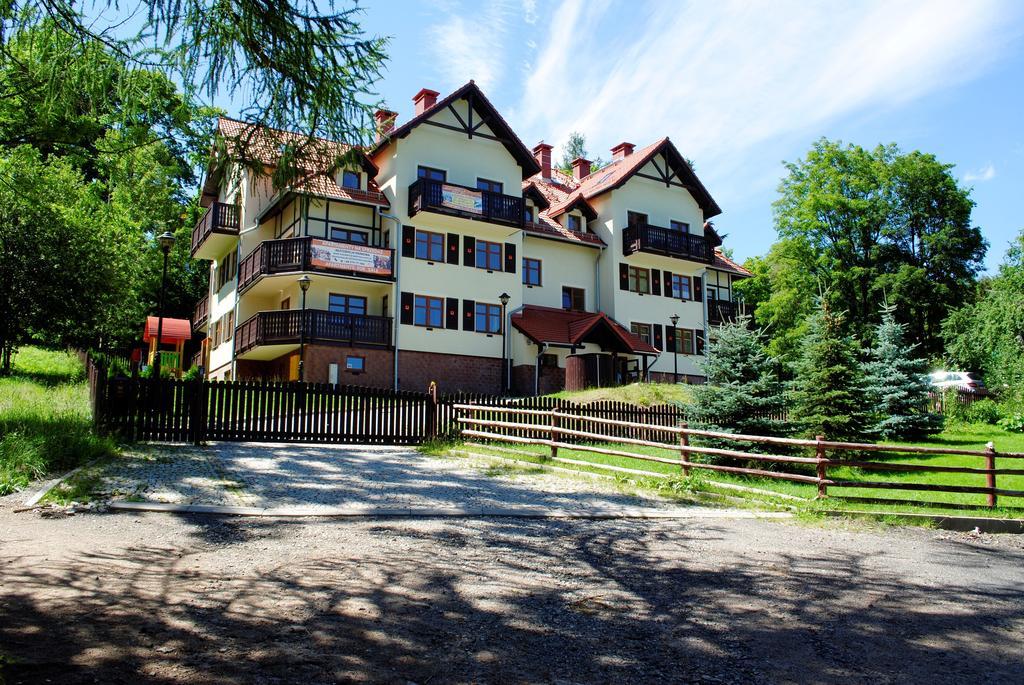 Apartamenty Sun Seasons 24 - Rezydencja Parkowa ชกลาร์สกา ปอเรมบา ภายนอก รูปภาพ